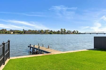 The Black Pelican On Lake Mulwala Villa Yarrawonga Exterior photo