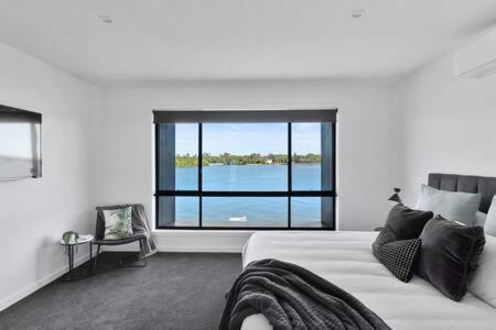 The Black Pelican On Lake Mulwala Villa Yarrawonga Exterior photo