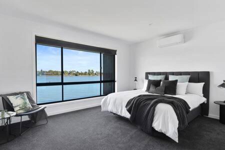 The Black Pelican On Lake Mulwala Villa Yarrawonga Exterior photo